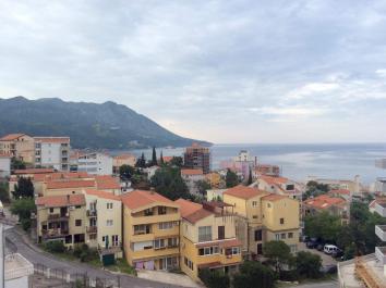 Three rooms flat in Bechichi with 2 balconies and view to the sea