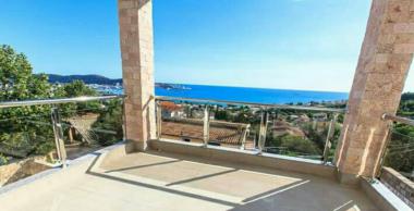 Beautiful modern 3 bedroom villa in Bar with panoramic sea views and a pool