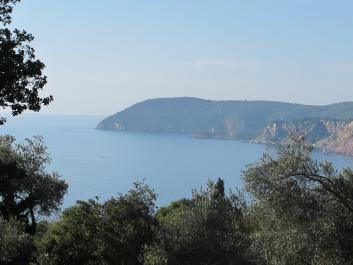 Urbanized land of 905 m2 with sea view on Ratac, Sutomore