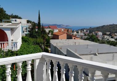 Renovated house in Sutomore with separate rooms and sea view, great for rent