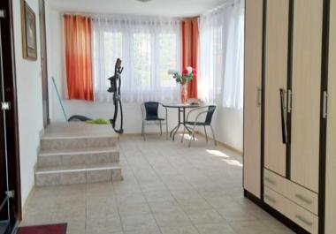 For sale a two-storey house 155 m2 with three bedrooms and garden