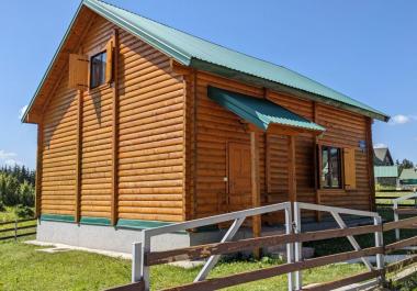 Open space big wood house 140 m2 in 2 levels is on sale in Zabljak