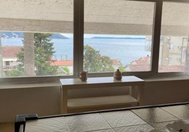 For sale flat 70 m2 in Herceg Novi, Savina with sea view