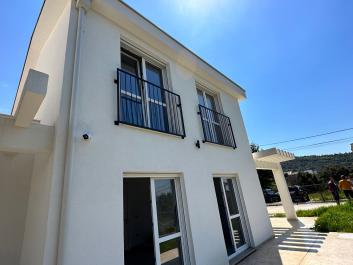 Two new houses in Uteha with sea view next to the beach