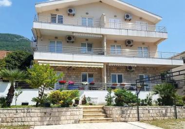 Flat in Herceg Novi in residential complex with pool 300 m from sea