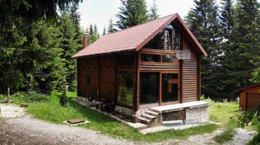 Legalized house in Zabljak with fireplace surrounded by coniferous forest