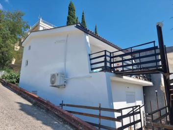 Small legalized house 105 m2 in Sutomore with sea view