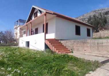 Charming 5-room house with balcony in beautiful Bar for sale