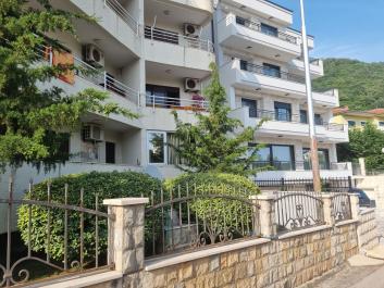 Stunning 2 bedroom apartment 60м2 in Petrovac center with terraces