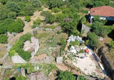 Exclusive land and ruin next to potential future golf course