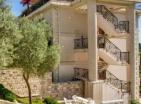 Luxury 3 rooms beachside apartment 86 m2 in Petrovac