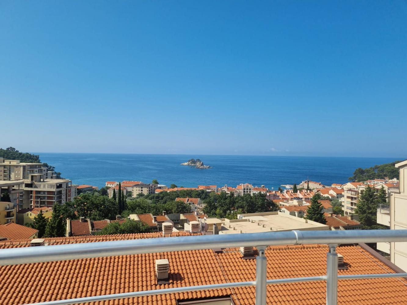 Luxury sea view apartments 169 m2 with pool in Petrovac, no tax