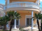 Exclusive 280 m2 dual-apartment villa in Sutomore