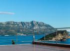 Stunning sea-view penthouse next to Old Town of Budva with pool access