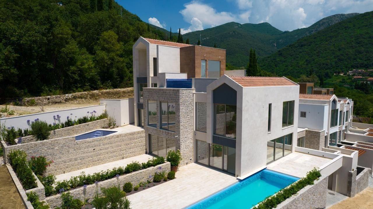 Exclusive new townhouse 189 m2 villa in Tivat with private pool and sea view