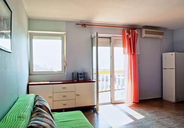 2 bedroom flat in Petrovac with view to the sea