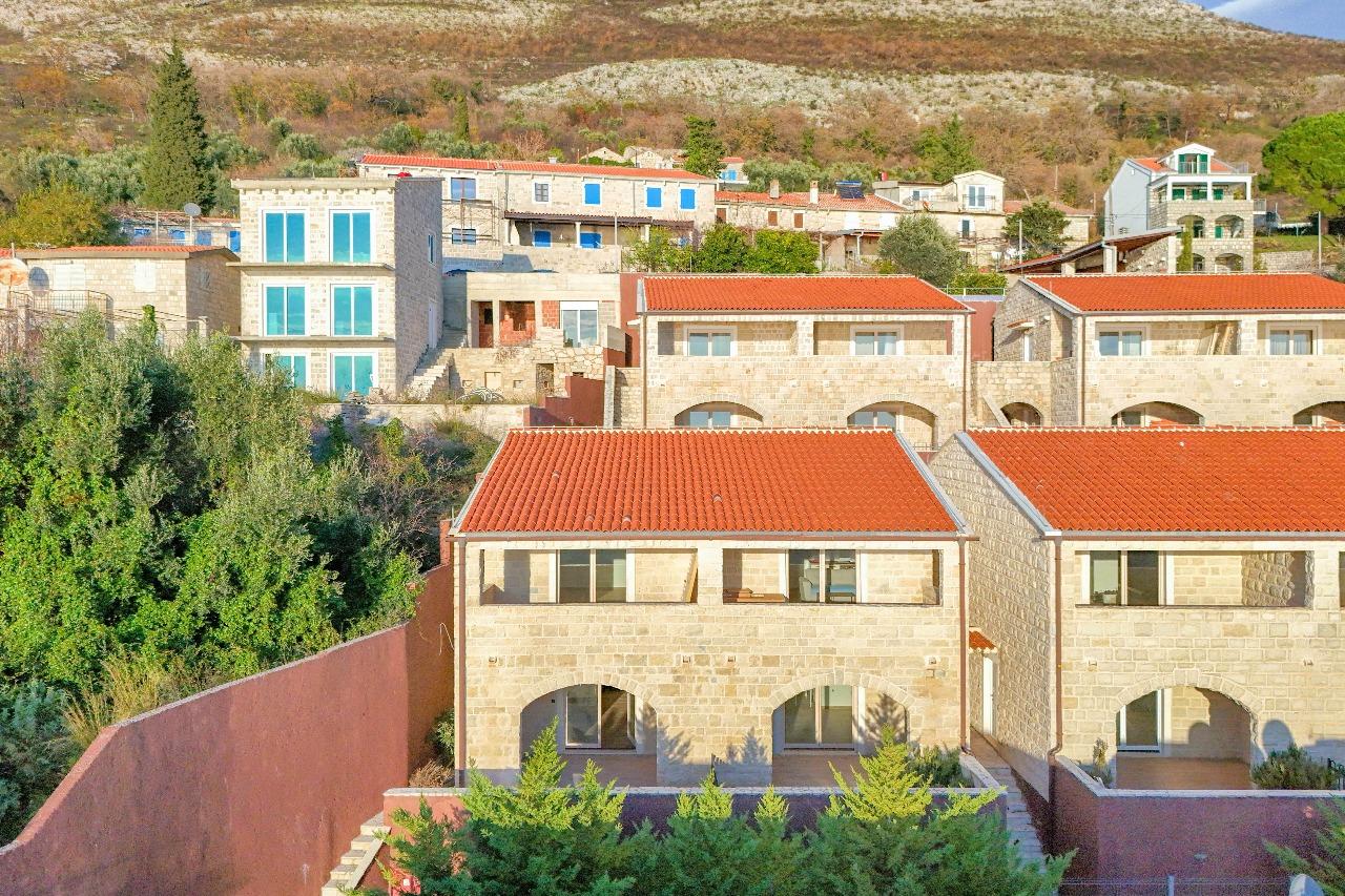 Cozy 46 m2 flat in Reževići with 20 m2 private terrace