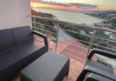 Stunning sea view 55 m2 flat in Utjeha just steps from Beach