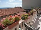 Furnished 93 m2 flat in Petrovac with 2-bedrooms and big terrace next to beach