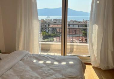Luxury penthouse in Tivat with panoramic sea views, modern amenities