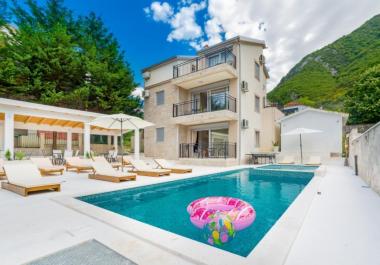 Stunning sea view 240 m2 villa in Stoliv with pool and beach access