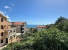 Sea view 36 m2 apartment in Petrovac with two balconies