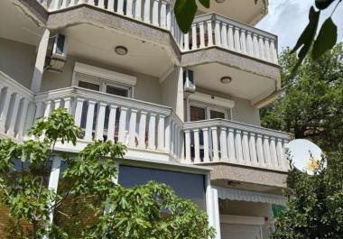 Sea view 36 m2 apartment in Petrovac with two balconies
