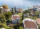 Luxurious three bedrooms 107 m2 flat in Đenovići with panoramic bay views