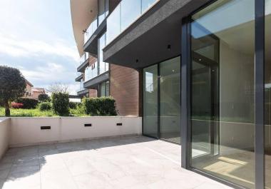 Prime commercial space in Tivat, Donja Lastva, with terrace