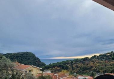 Furnished 46 m2 flat in Petrovac with garage parking