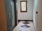 Furnished 46 m2 flat in Petrovac with garage parking