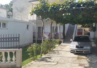 Flat in Igalo 86 m2 as a half of the house with a business space