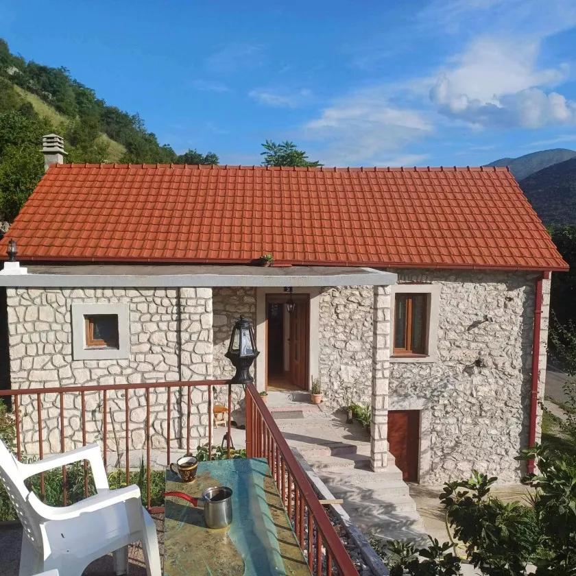 Century-old historic stone 90 m2 house in Danilovgrad with scenic views