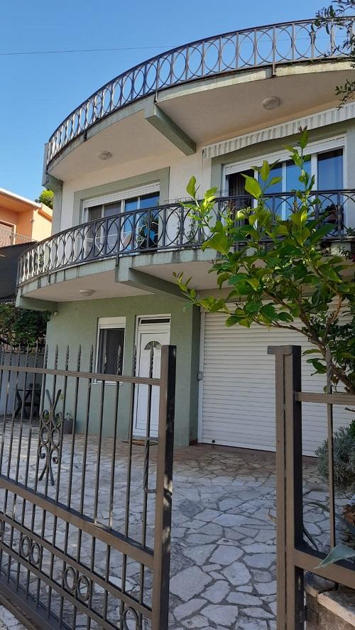 Dream 100 m2 house in Bar surrounded by pines and sea views