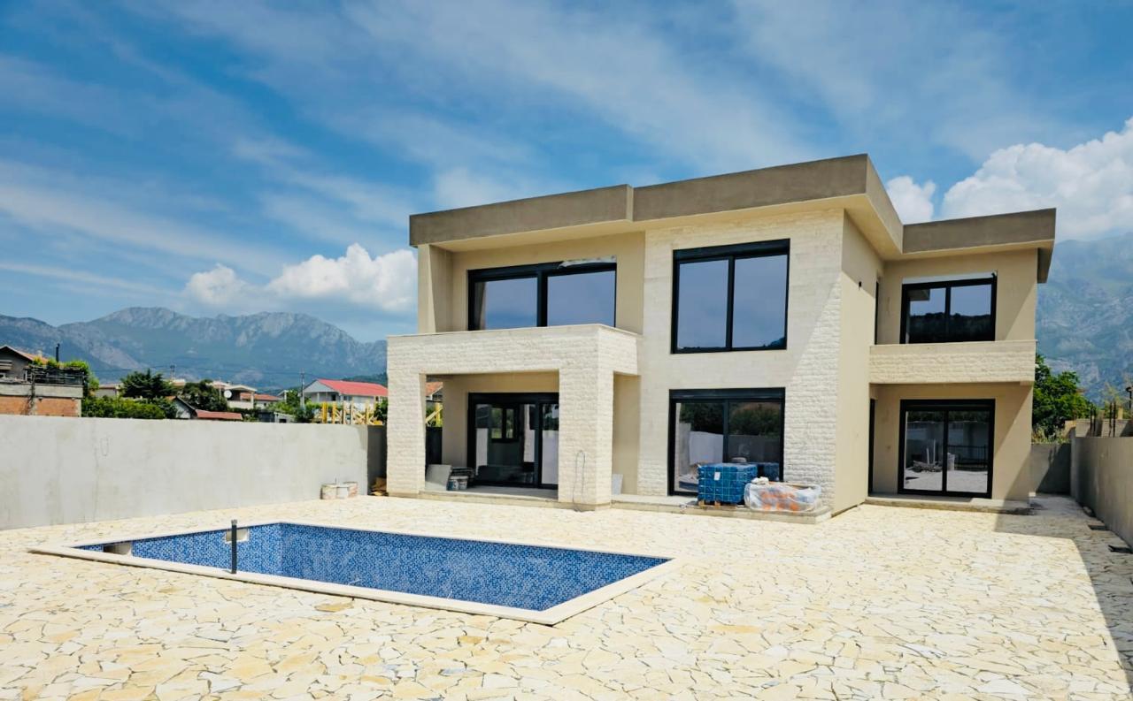 Modern new family 232 m2 home with pool in Bar city quiet area