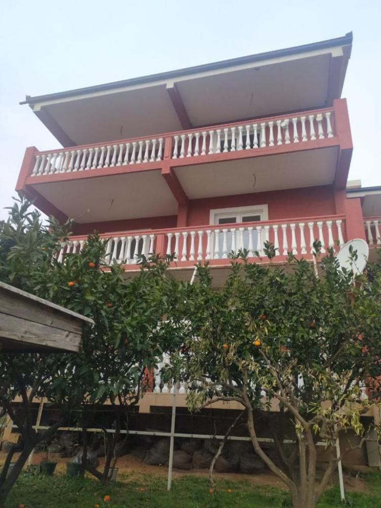 Investment opportunity: almost ready spacious 420 m2 mini hotel in Bar