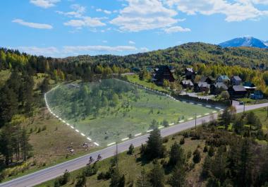 Elevated retreat 8300 m2 land plot : build your dream resort in Žabljak