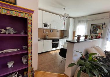 Stunning sea-view 99 m2 flat in Budva with three bedrooms, perfect family home