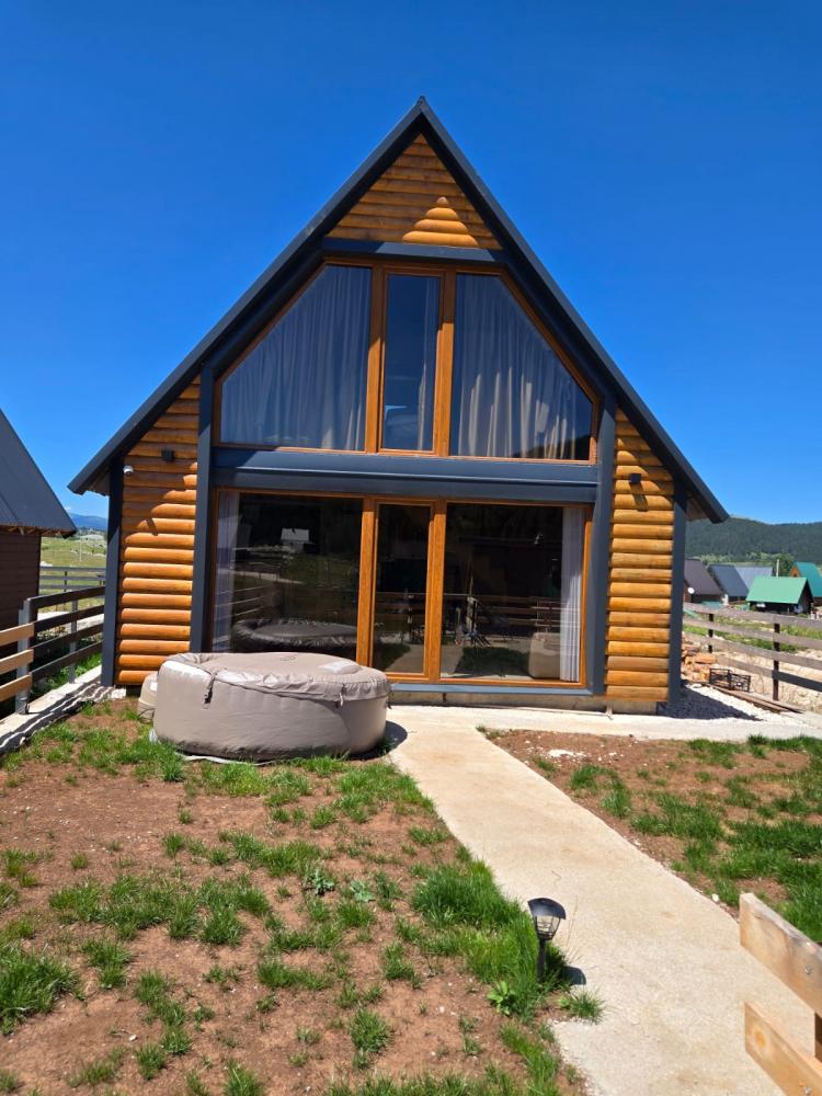Mountain retreat 89 m2 house in Žabljak in with stunning views for sale