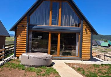 Mountain retreat 89 m2 house in Žabljak in with stunning views for sale