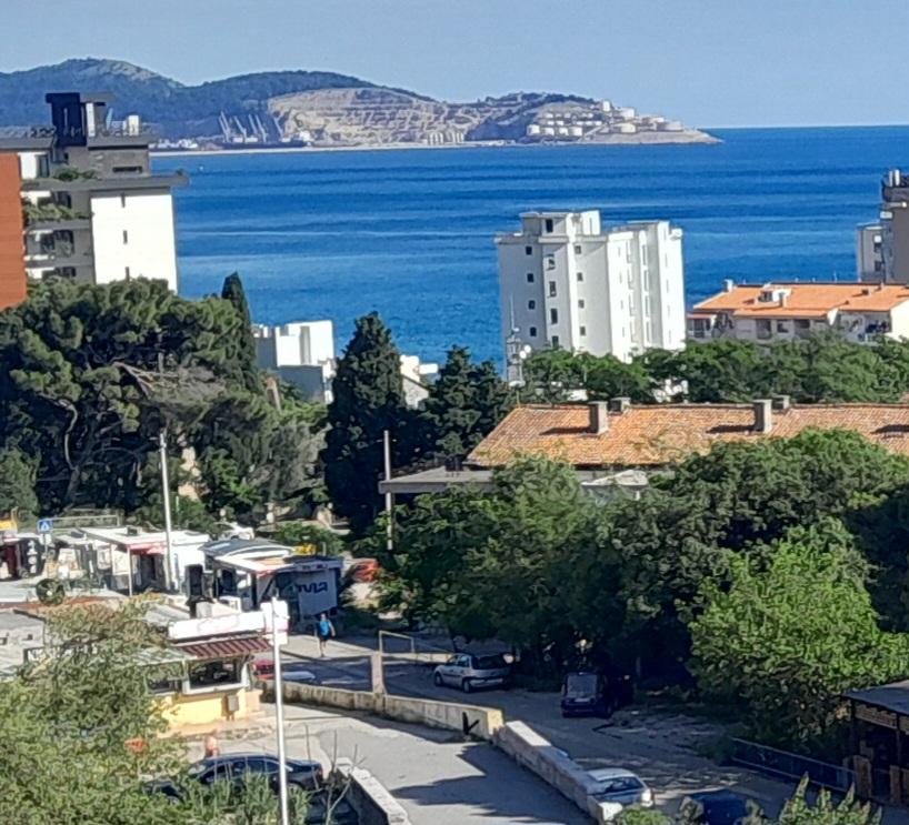 Seaside 38m2 studio in Sutomore with sea view terrace and prime location