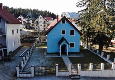 Charming forest retreat two floors house in Žabljak 114 m2 with 5 bedrooms