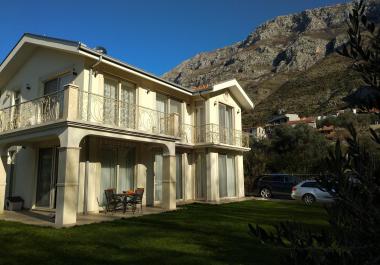 Villa with pool in Rezevici 100 metres from the sea