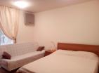 One room studio 26 m2 in Budva in 150 m from sea with garden view