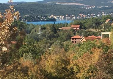 Urbanized plot 1952м2 in Kavach 10 minutes from Tivat with villas project