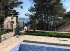 Villa in Green Belt, Bar with pool next to the sea with pine trees