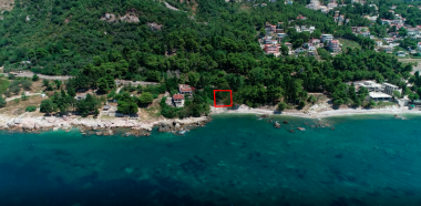 Land plot 570 m2 for construction of two-storey villa 220m2 with private beach