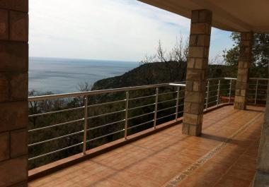 3-storey villa in Sutomore 230 m2 with large terraces and great sea view