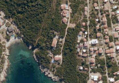 A plot of land in Uteha 831 m2 for the construction of a villa or hotel