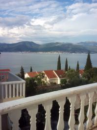 Three-storey house in quiet place Krashici, 120m from sea with panoramic views